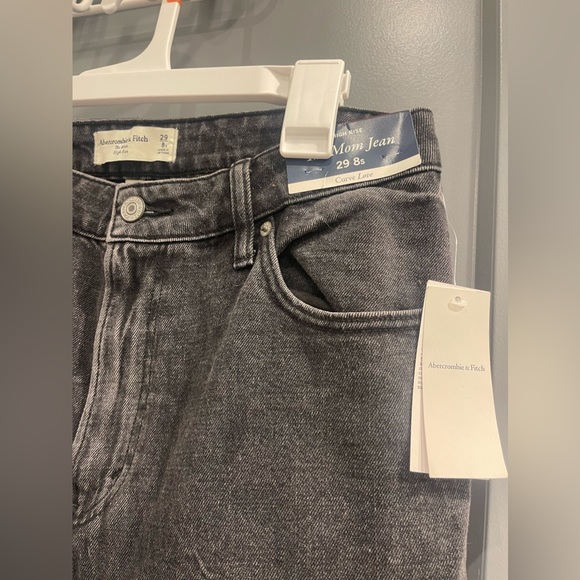 A&F Curve Love High Rise Mom Jean - Picture 3 of 4